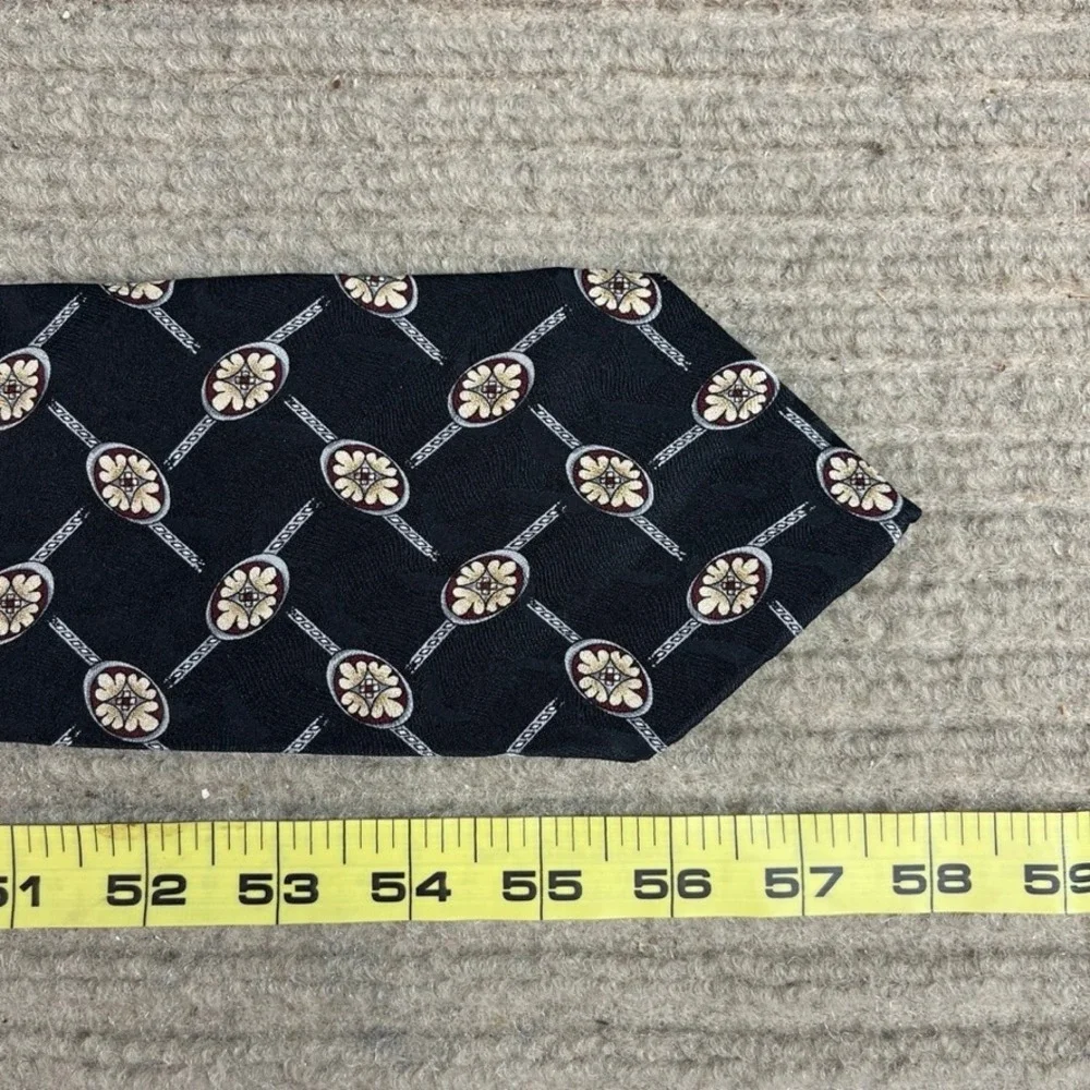 Club Room Mens Silk Necktie Black Gold Medallion Geometric Jacquard WPL 8046